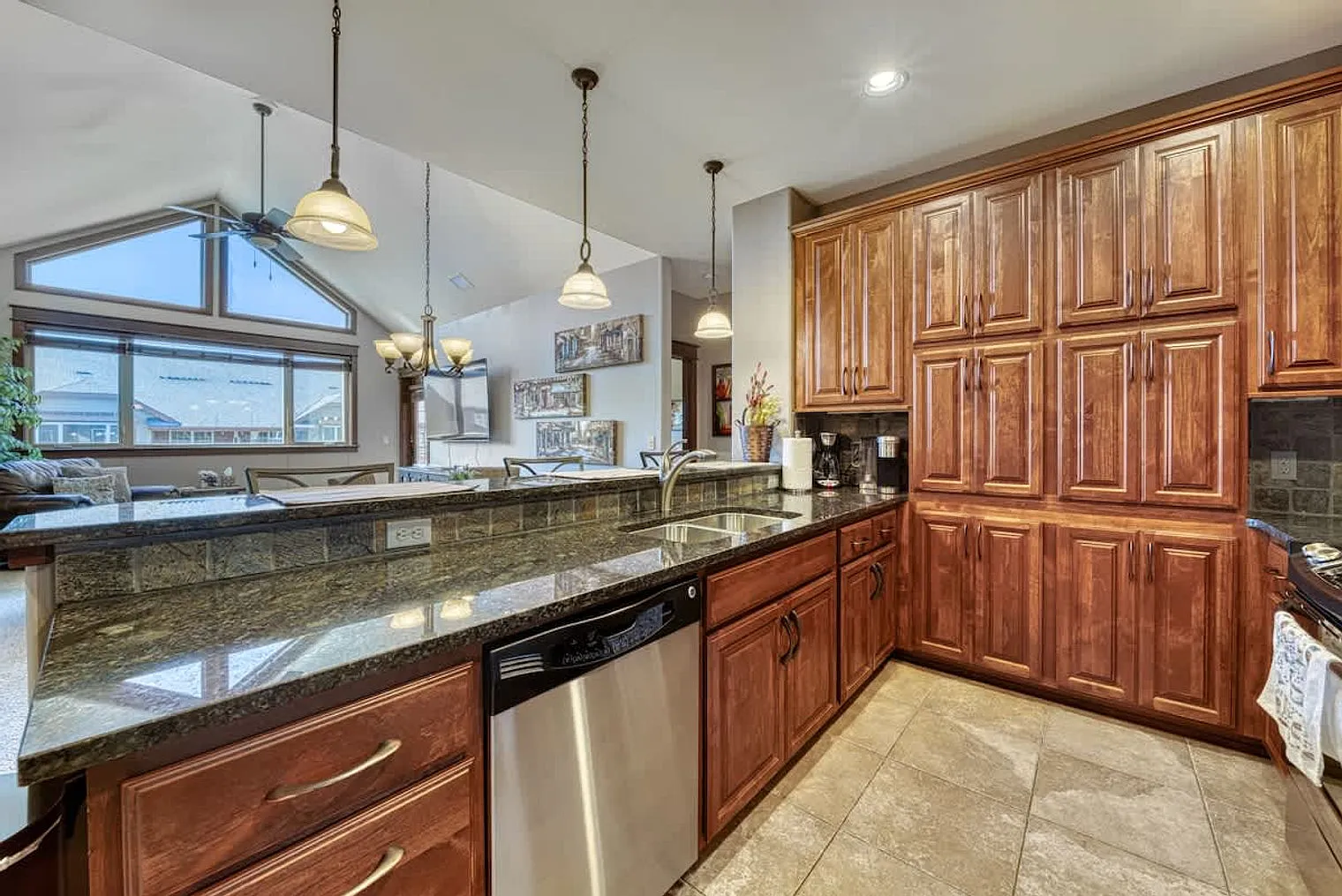 2 bed, 2.0 bath, 1097 sqft, $4,434 — Photo 4