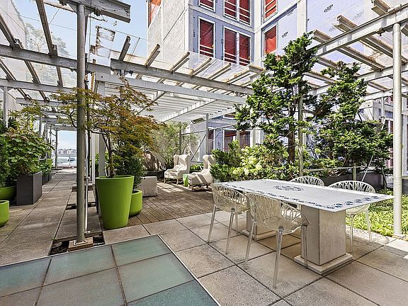 4th image of 545 W 20th St