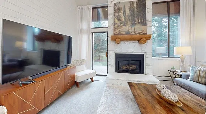 2 bed, 2.5 bath, 1260 sqft, $3,600 — Photo 2