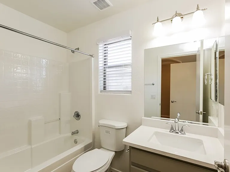 6622 S 23rd Ave — Photo 15
