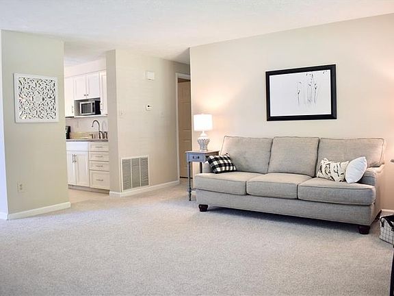 5th image of 5203 Elmwood Dr