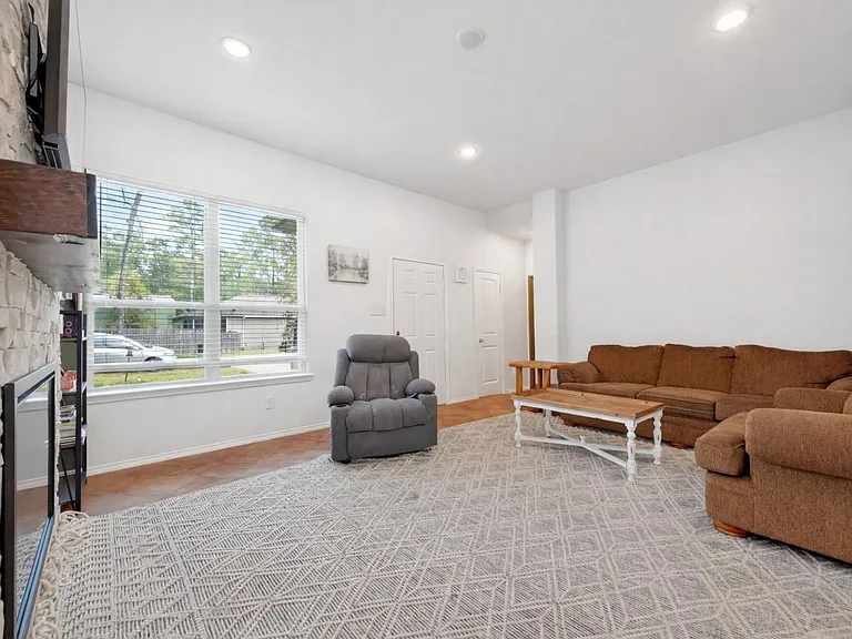 804 Pearl River Dr — Photo 9