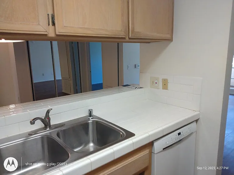 640 Veteran Ave #304 — Photo 16