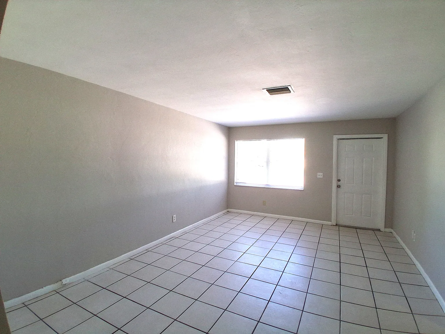 2203/2205 SE 15th Pl - 2203 — Photo 2