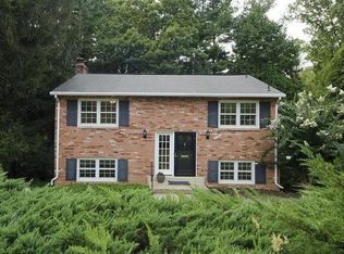 2734 Welcome Dr, Falls Church, VA 22046