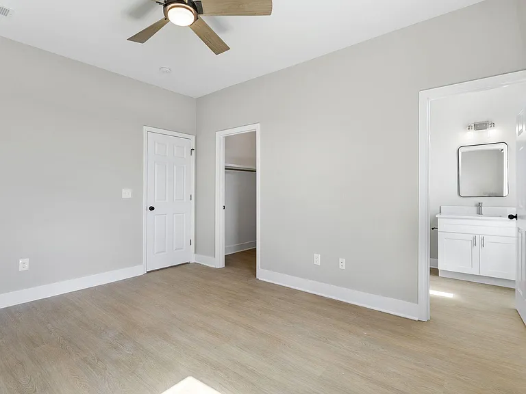 2028 Arbutus Ave — Photo 9