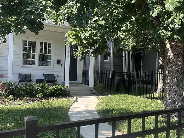 1106 Caldwell Ave — Photo 2