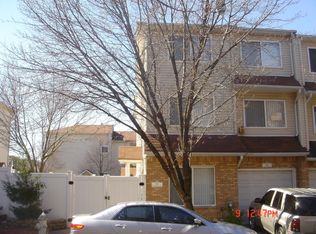 66 Sandywood Ln, Staten Island, NY 10309