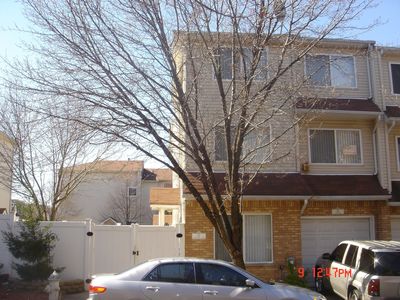 66 Sandywood Ln, Staten Island, NY, 10309