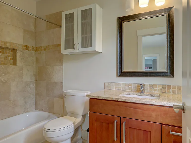 9426 Lake Washington Blvd NE — Photo 24