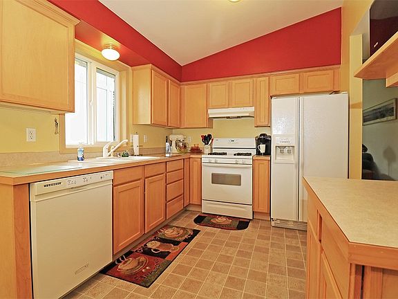 4th image of 6309 52nd St NE #B
