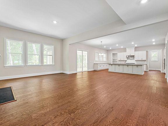 4th image of 290 Twisted Oak Way