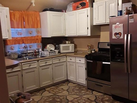 3rd image of 408 E Texas St