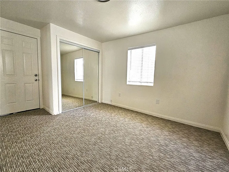 654 W 21st St — Photo 17