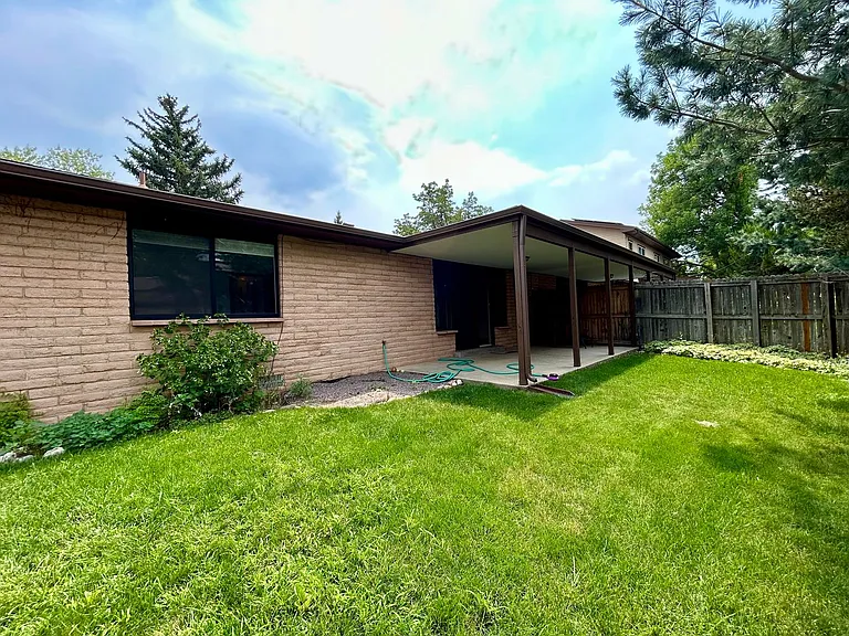 957 Roxwood Ln #C — Photo 7