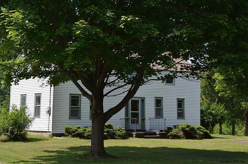 2nd image of 11 FEATHERBED Lane