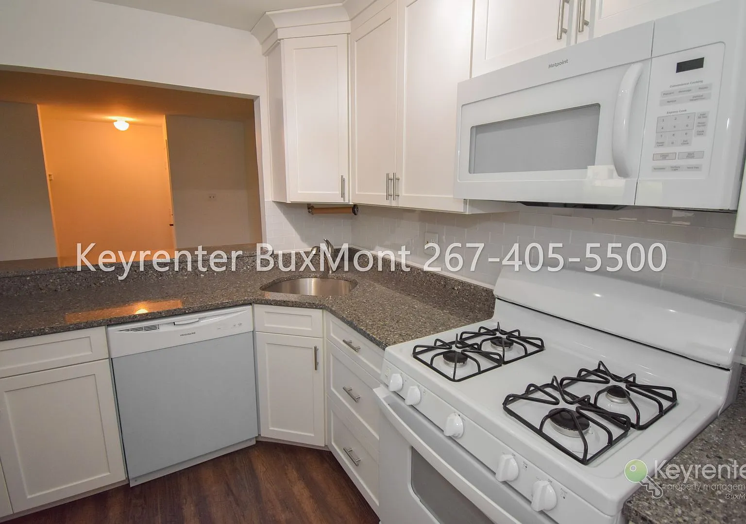 Charming 2-bedroom, 1st floor condo nestled in Timber Creek — Photo 1