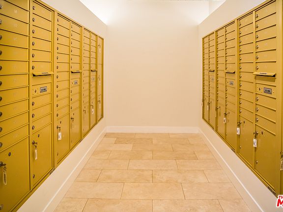 4th image of 939 S Broadway APT 1012