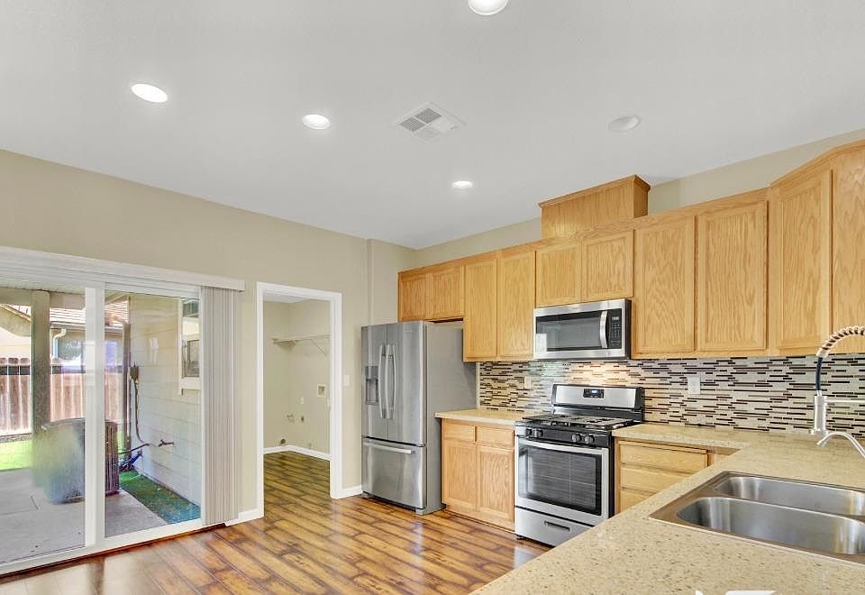1st image of 2853 Portland Drive