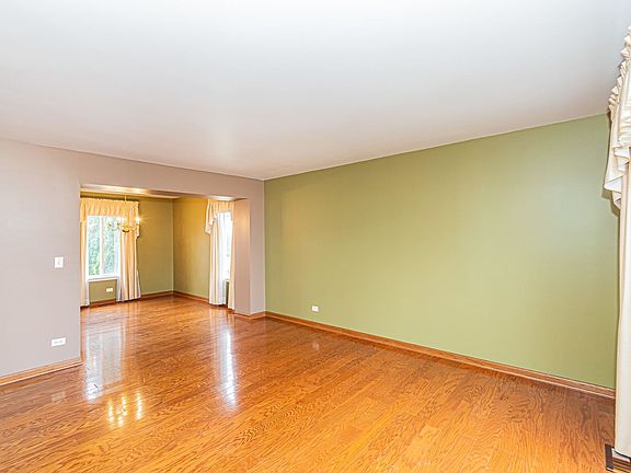 4th image of 2301 N Essex Ln