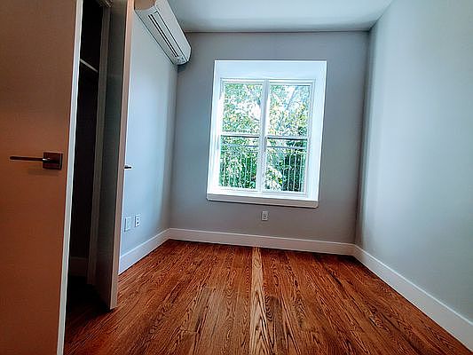 5th image of 1352 Jefferson Ave #2R