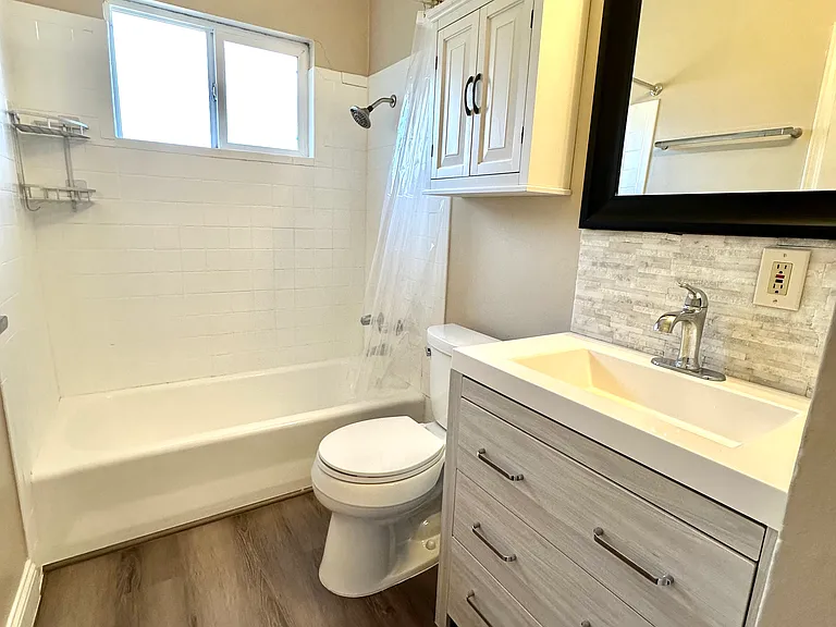 36 Henderson Pl — Photo 12