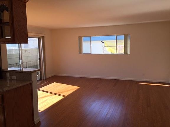 5th image of 1028 Euclid St APT 10
