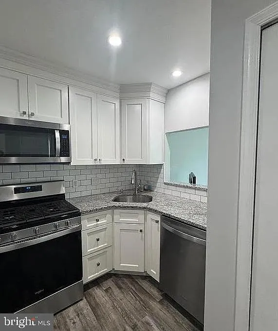 3 bed, 2.5 bath, 1440 sqft, $3,100 — Photo 2