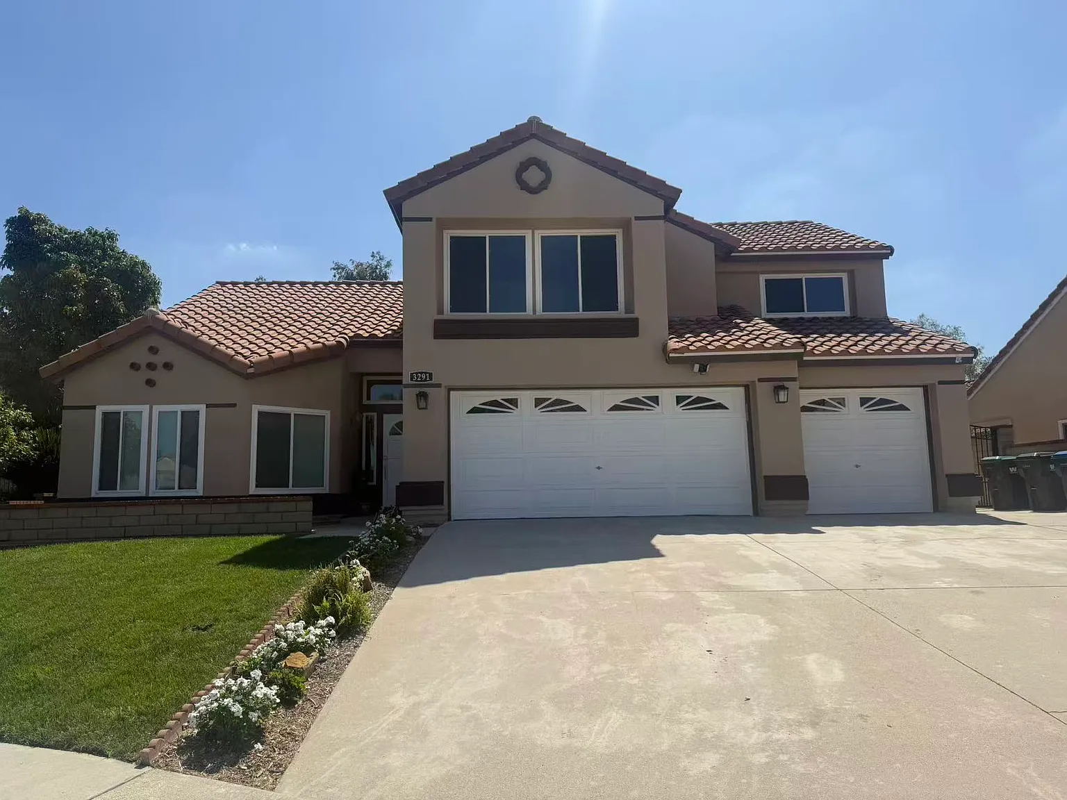 4 bed, 2.5 bath, 2305 sqft, $4,500 — Photo 1