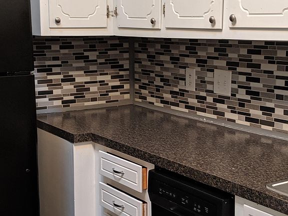 5th image of 208 Thunderbird Cir APT B