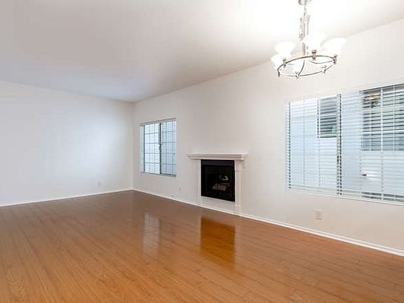 3rd image of 11482 Moorpark St APT 5