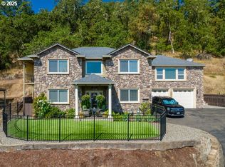 1584 NW Avery St, Roseburg, OR 97471