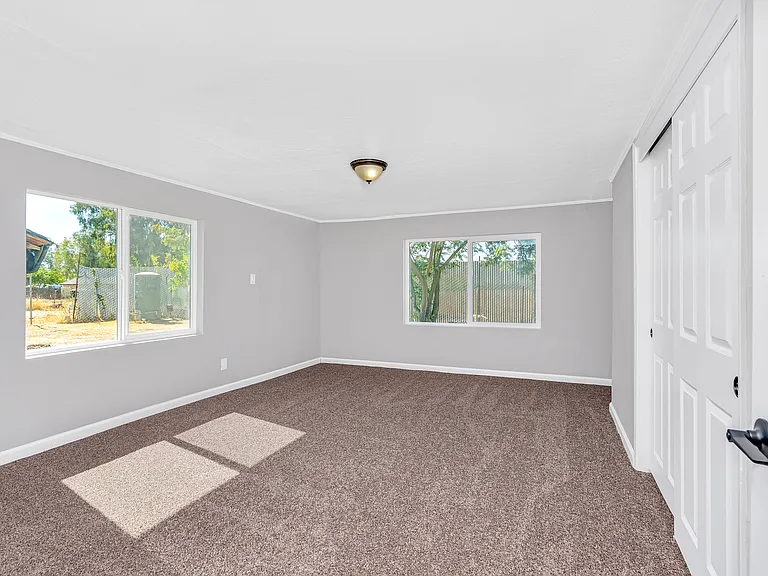 25752 Ellis St — Photo 13