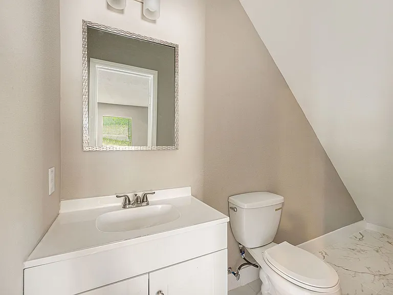 517 Center St — Photo 13