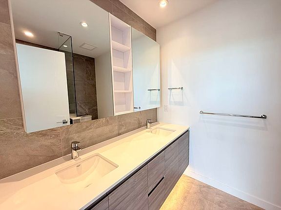 5th image of 660 Quayside Dr #2103