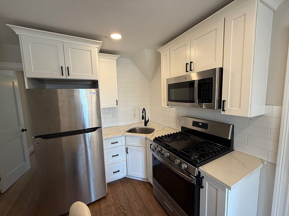 1st image of 180 Dana Ave APT 3