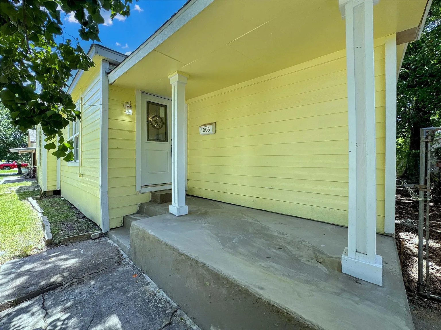 5 bed, 2.0 bath, 1952 sqft, $2,400 — Photo 4