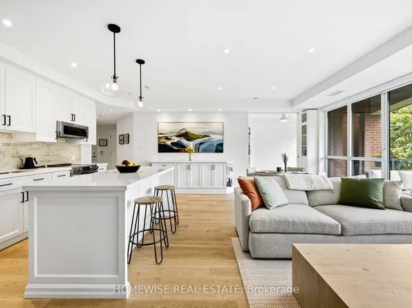 11 Soho St #403, Toronto, ON M5T 3L7