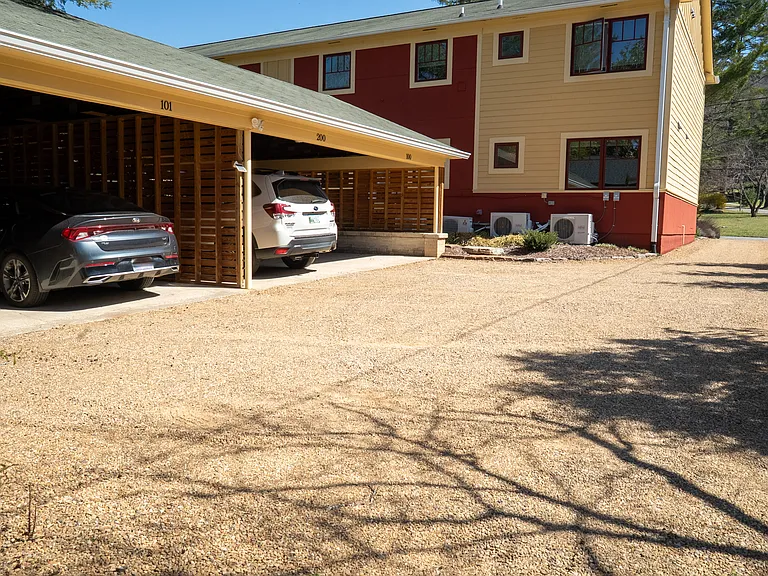 304 Charlotte St #200 — Photo 4