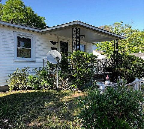 1005 Castle - main house