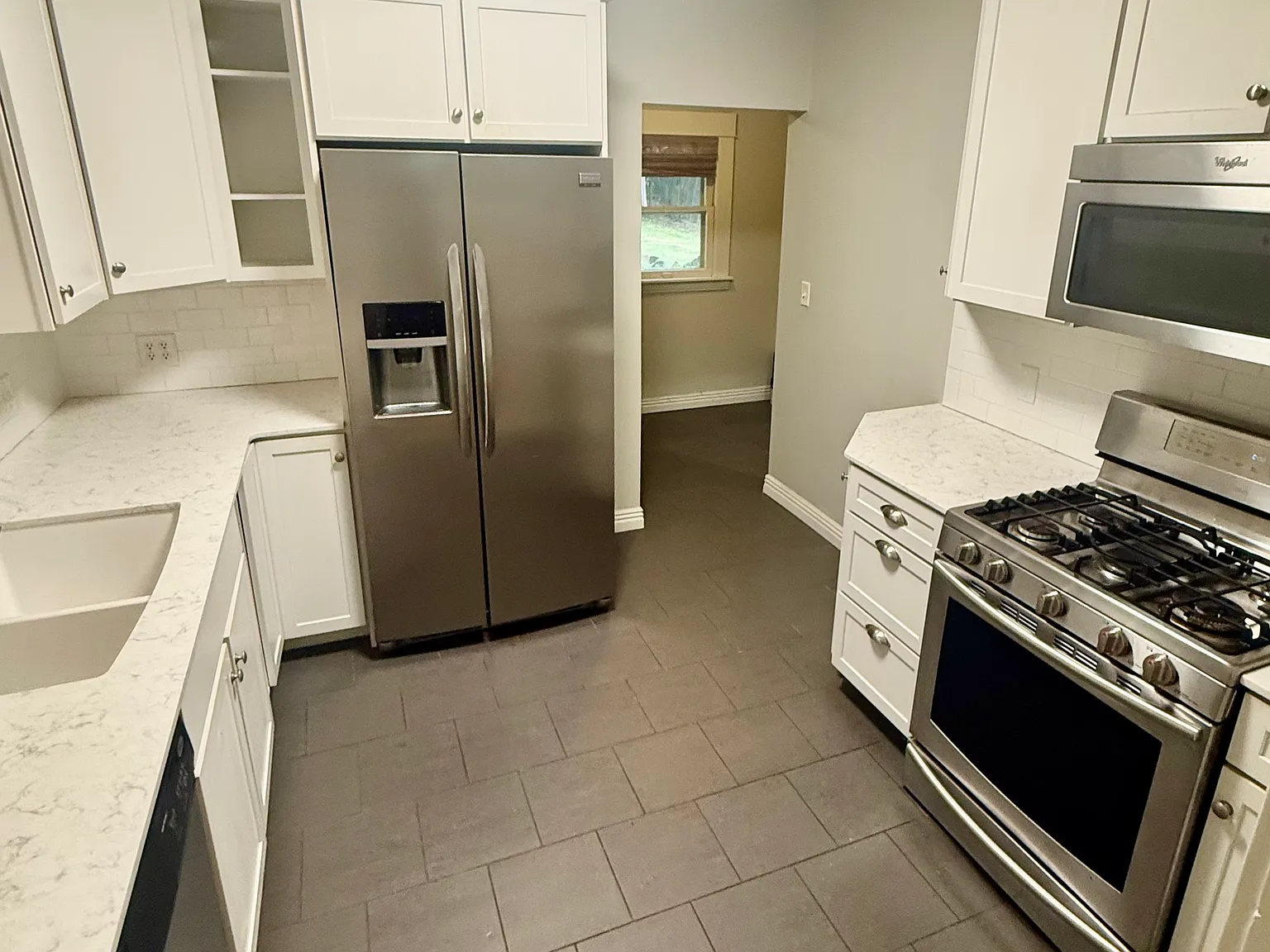 3 bed, 1650 sqft, $3,000 — Photo 4
