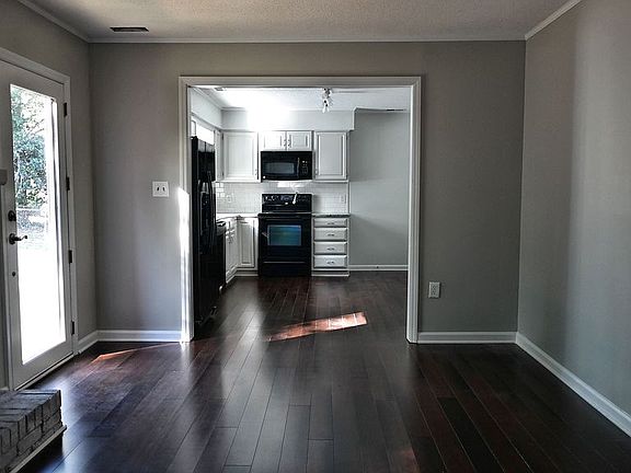 5th image of 448 Shallowood Ln