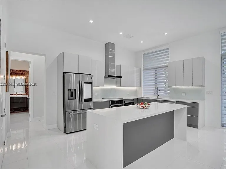 1759 SW 30th Pl — Photo 44
