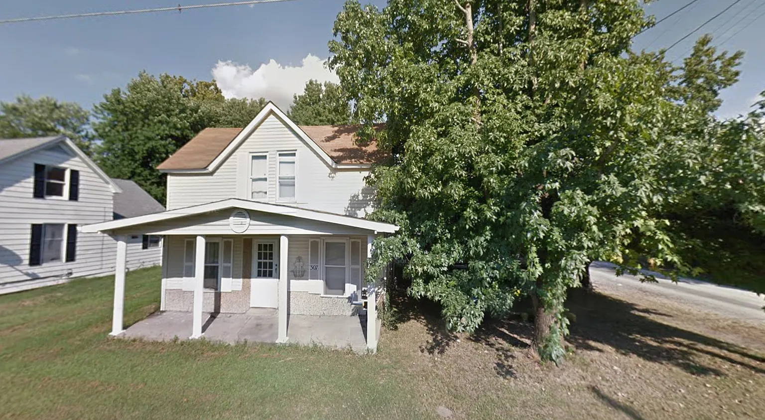 307 Broadway St photo 1