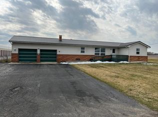 8127 E McClintic Rd, Syracuse, IN 46567