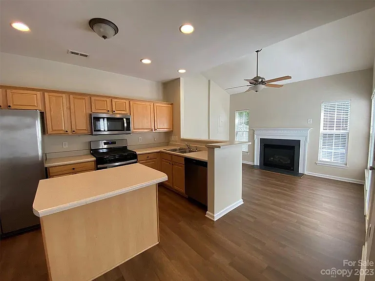 12814 Bullock Greenway Blvd — Photo 6