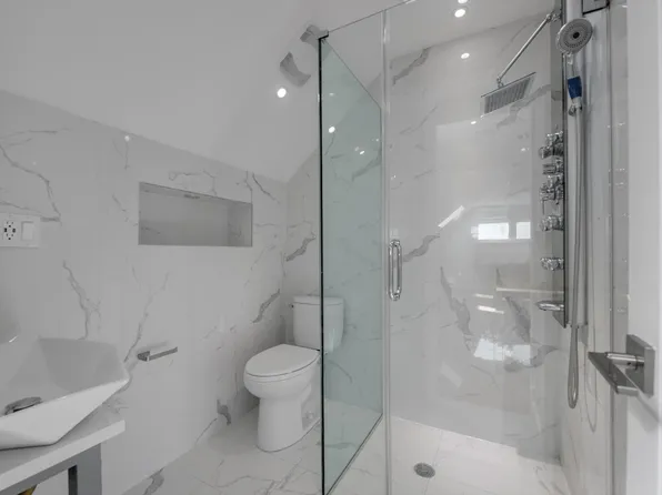 219-44 Peck Avenue image 23 of 32