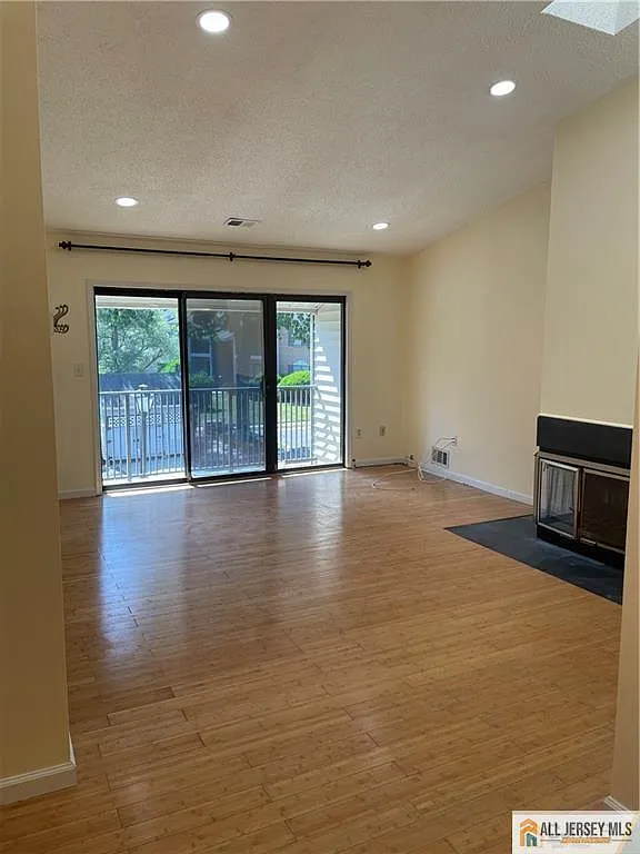 2 bed, 2.0 bath, 1138 sqft, $2,600 — Photo 4