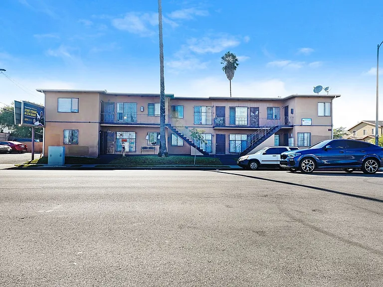 8451 S Normandie Ave — Photo 6