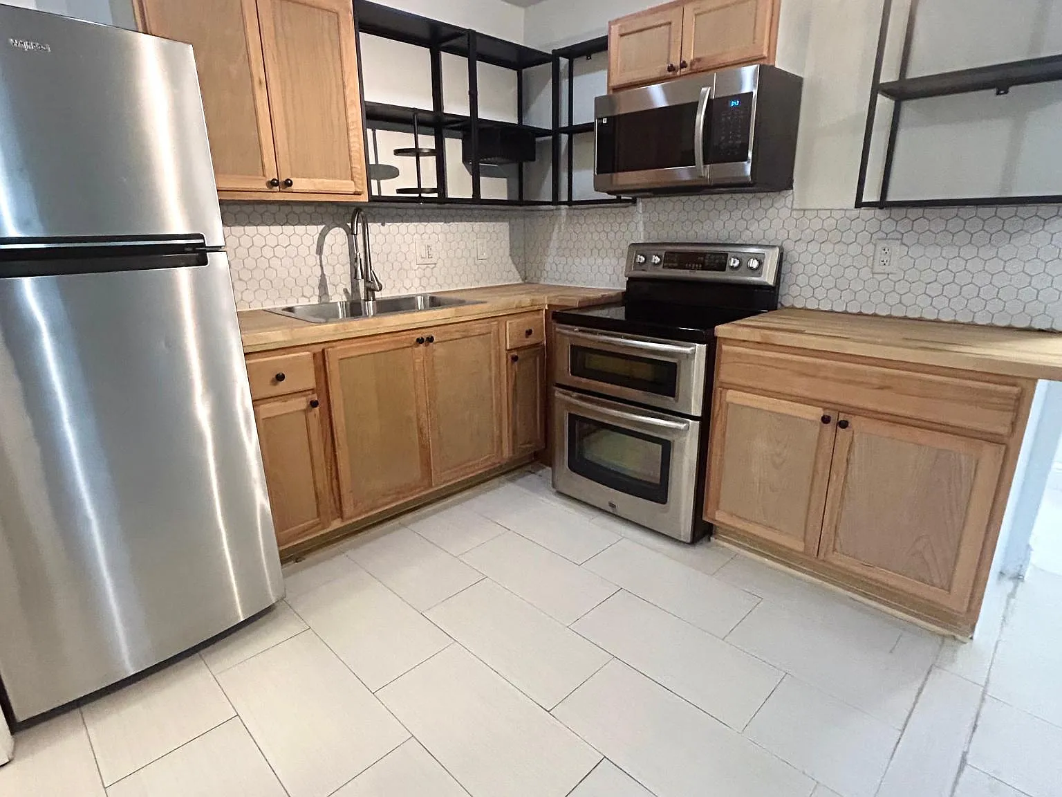 1 bed, 838 sqft, $1,400 — Photo 3